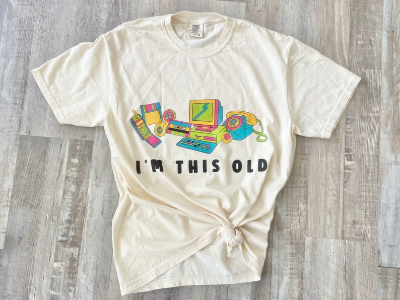 Vintage 2000 Shirt – Classic Y2K Retro Tee for Women – Nostalgic Birthday Gift