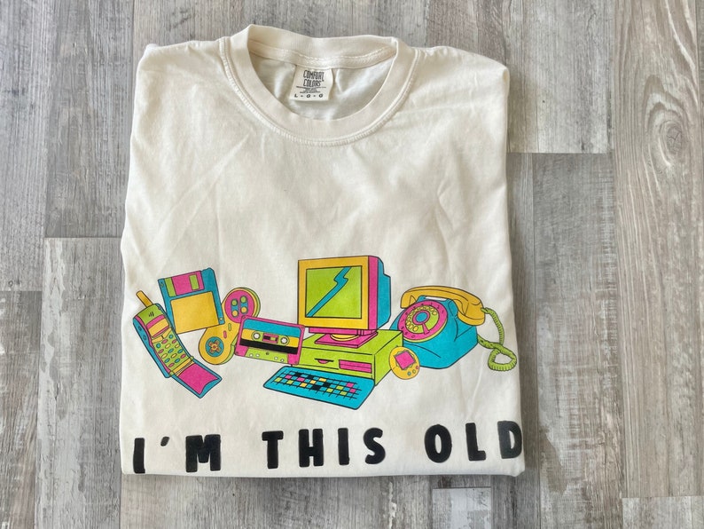 Vintage 2000 Shirt – Classic Y2K Retro Tee for Women – Nostalgic Birthday Gift