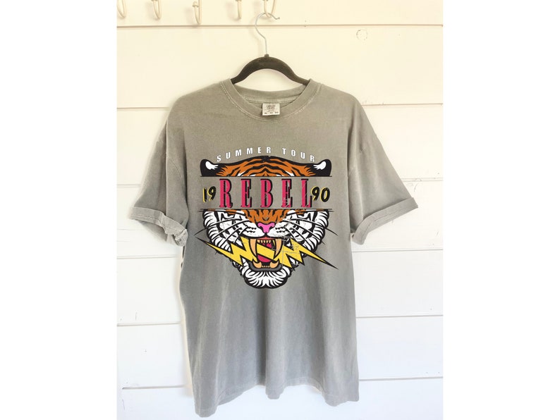 Distressed Summer Tour Band Shirt – Retro Punk Tiger Cool Concert Tee